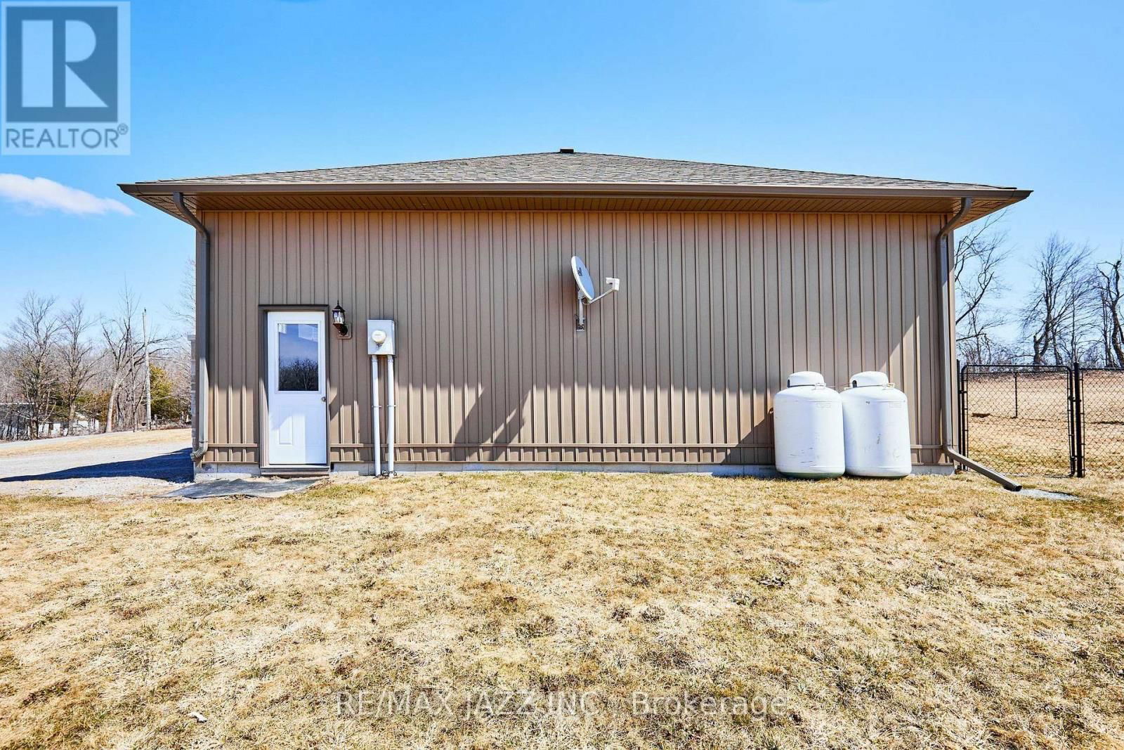 137 SHARPE LINE Image 49