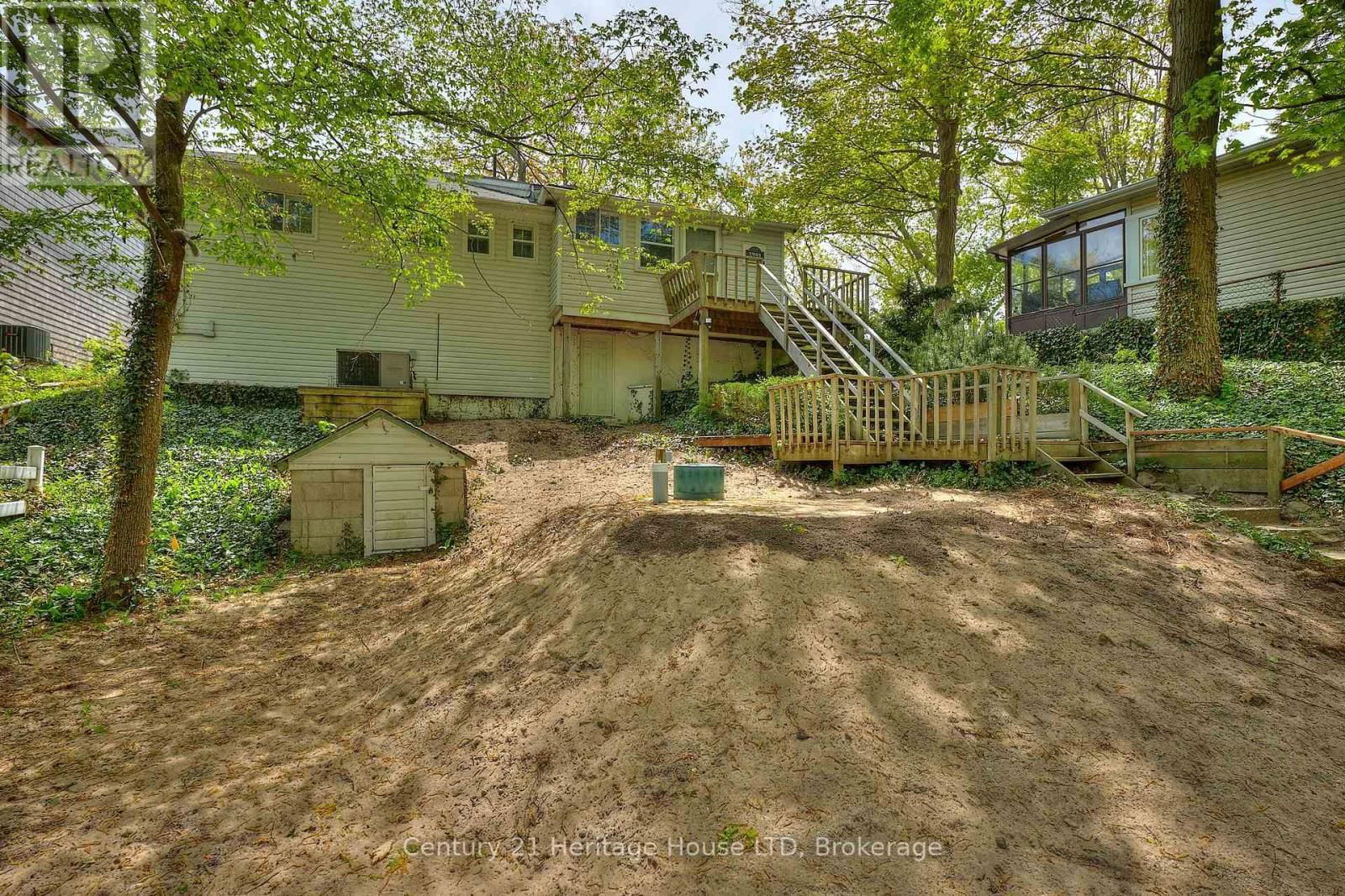 2901 VIMY ROAD Image 11