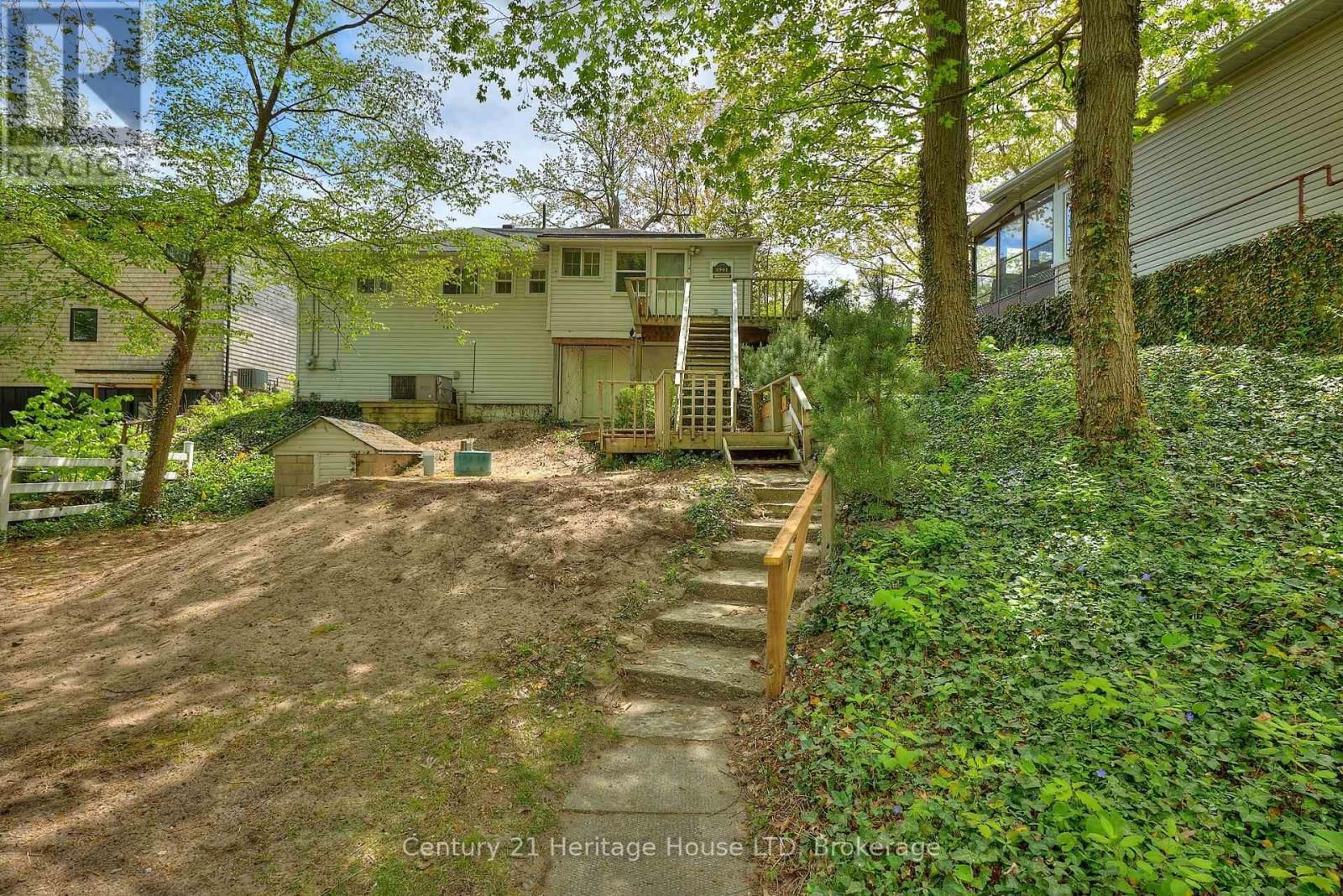 2901 VIMY ROAD Image 12