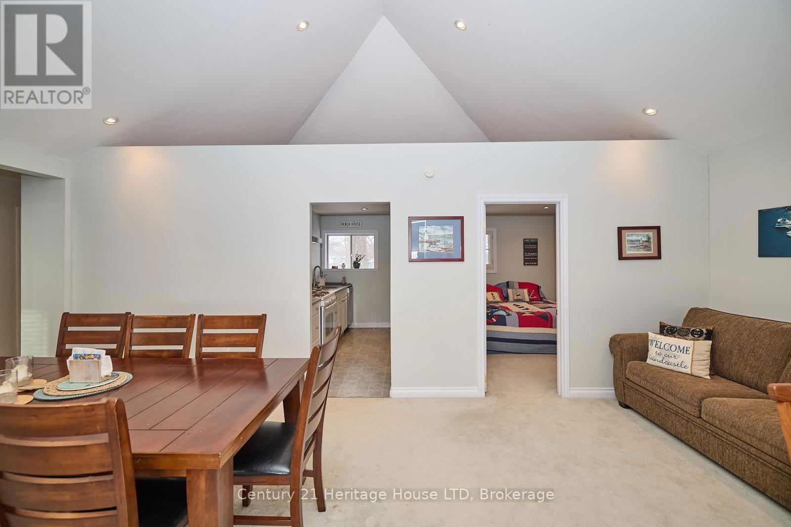 2901 VIMY ROAD Image 18