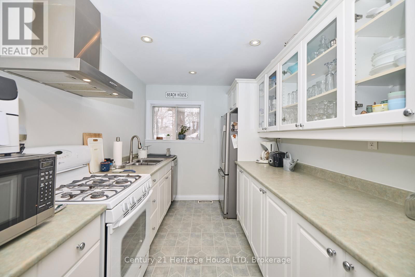 2901 VIMY ROAD Image 19