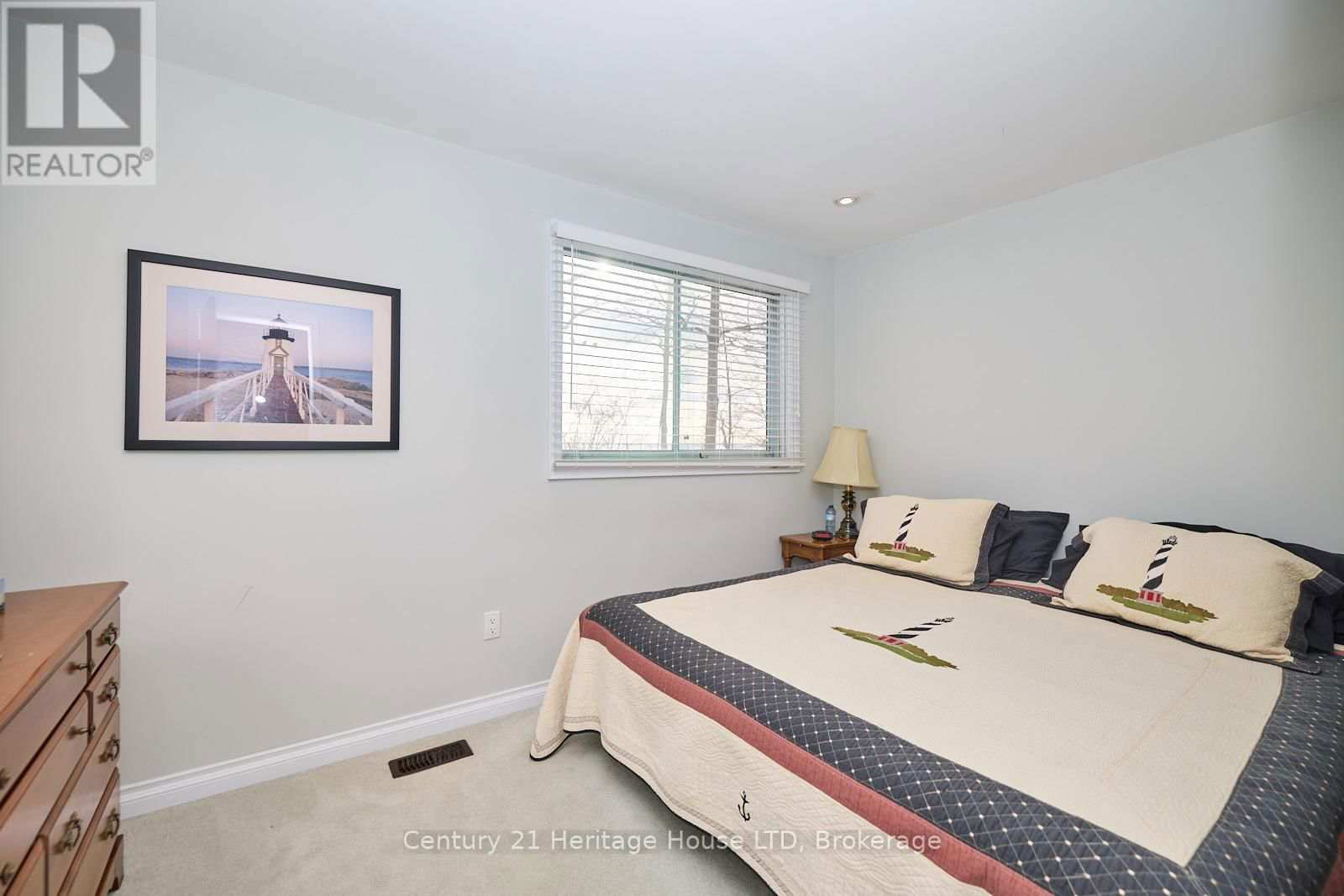 2901 VIMY ROAD Image 21