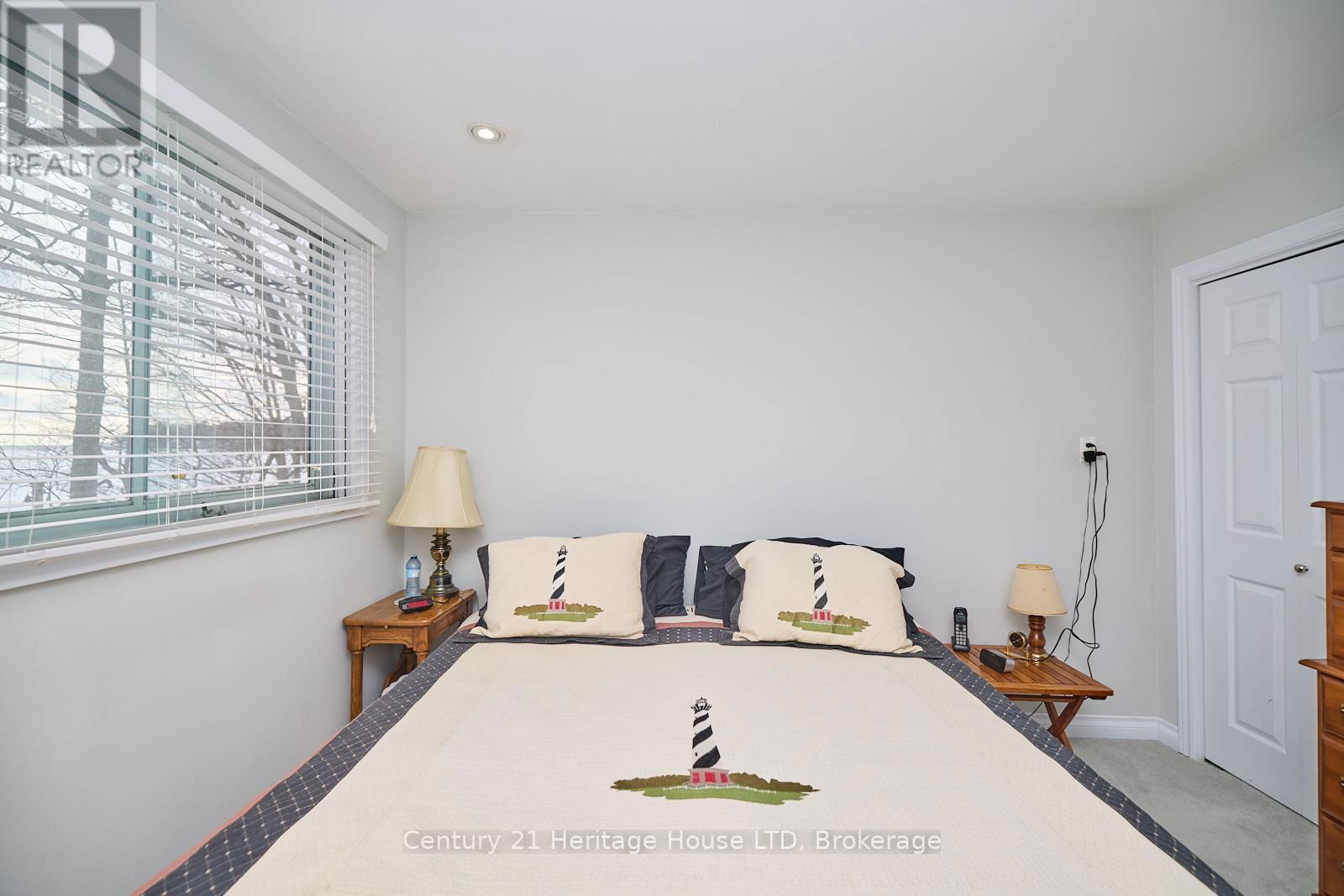 2901 VIMY ROAD Image 22