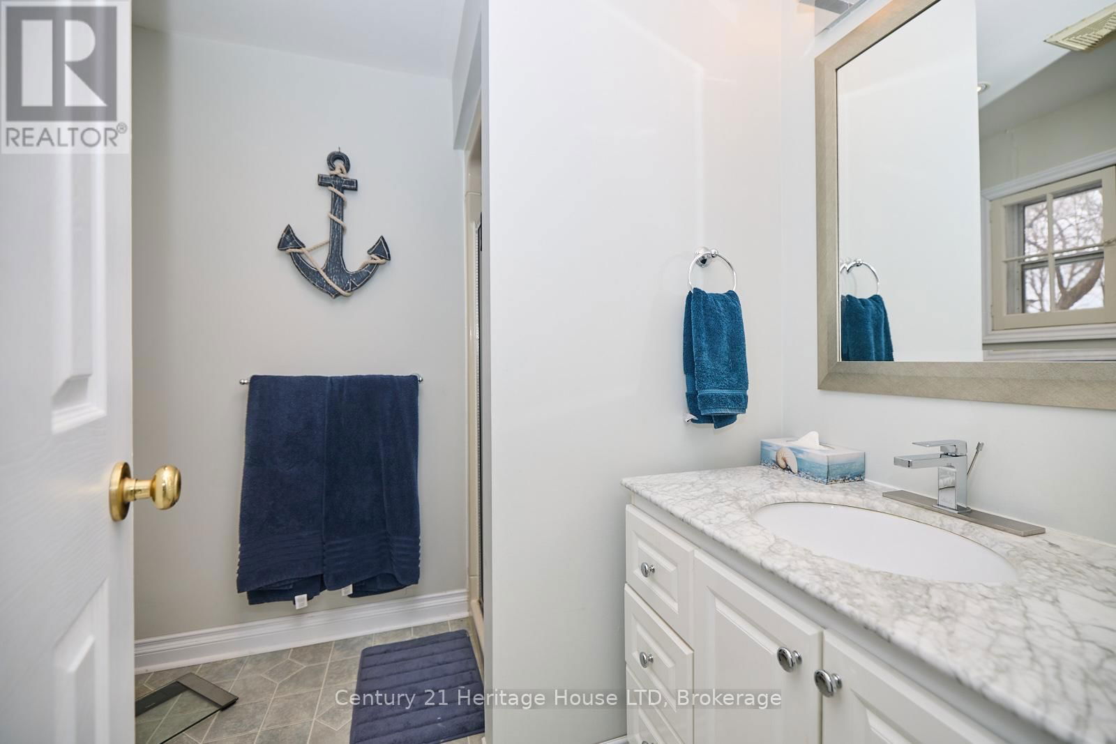 2901 VIMY ROAD Image 25