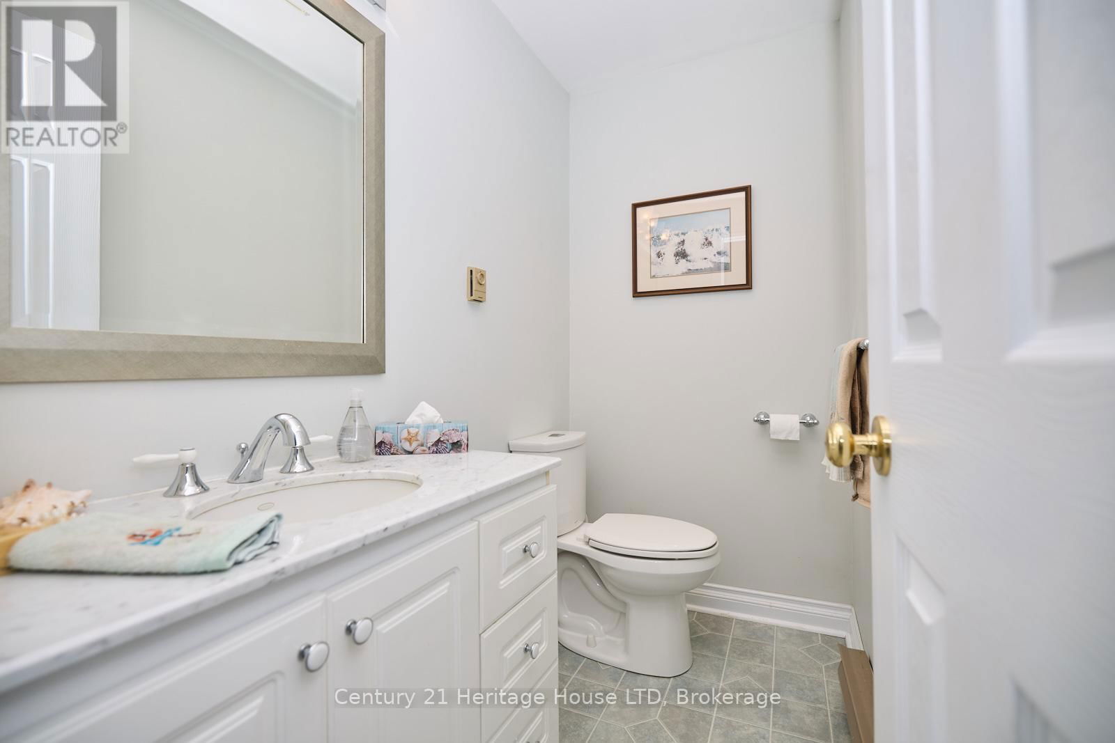2901 VIMY ROAD Image 26