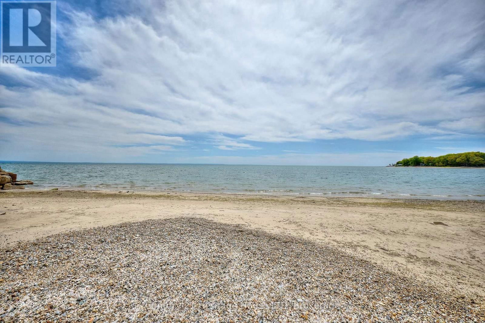 2901 VIMY ROAD Image 34