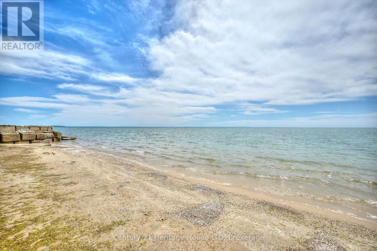2901 VIMY ROAD Image 35
