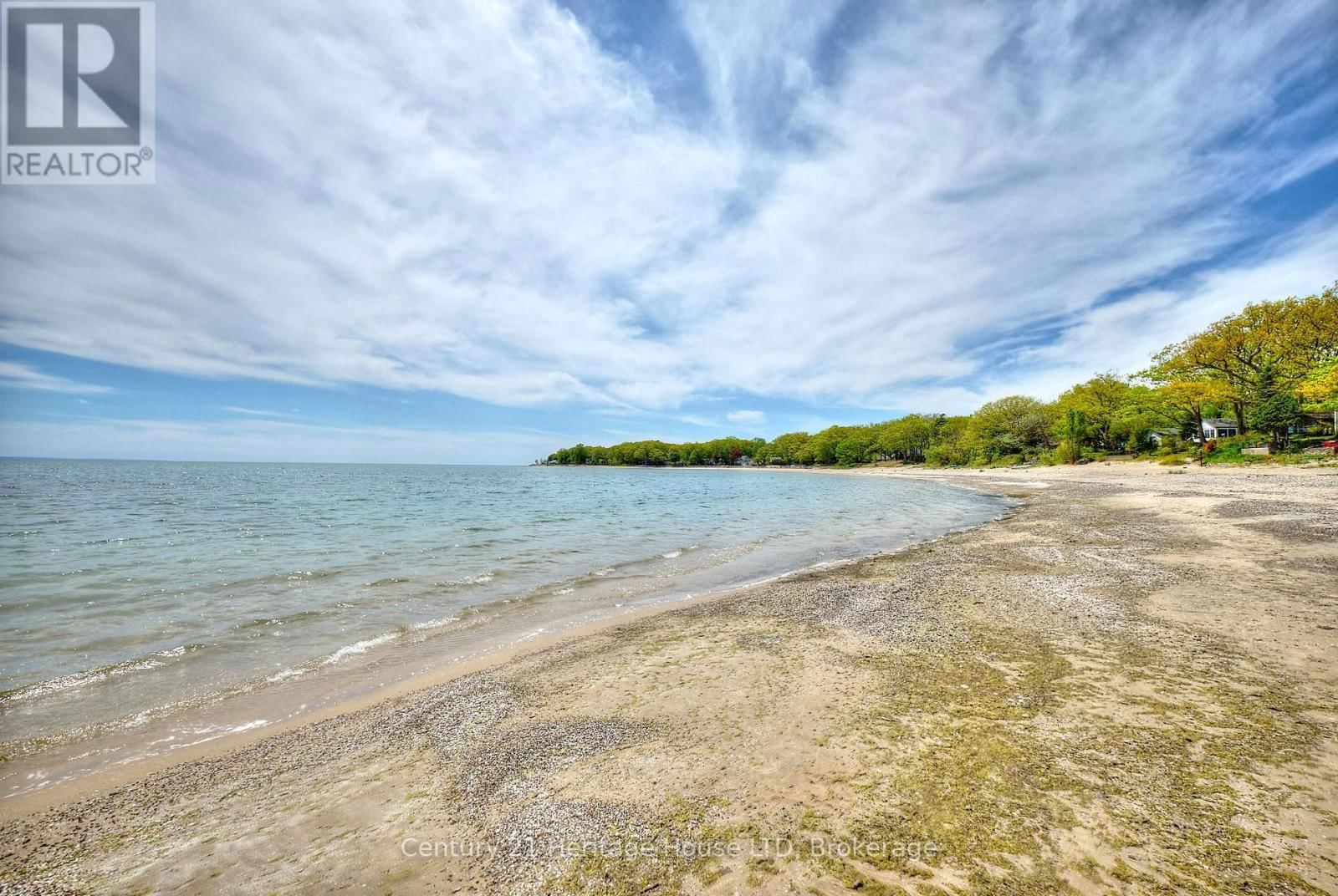 2901 VIMY ROAD Image 4