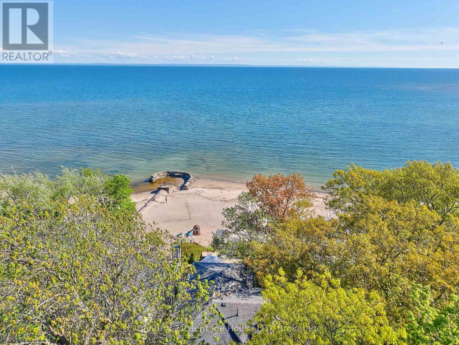 2901 VIMY ROAD Image 44