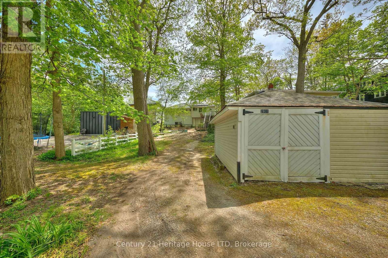 2901 VIMY ROAD Image 47