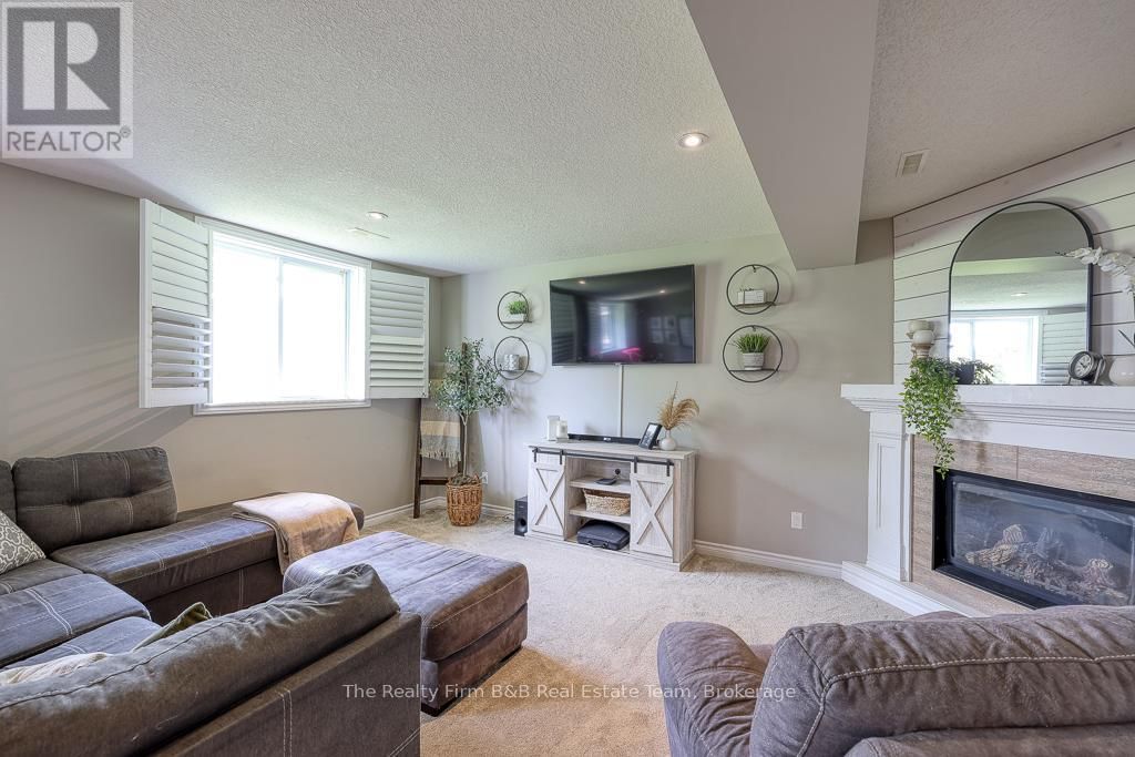 491 ALAN CRESCENT Image 26