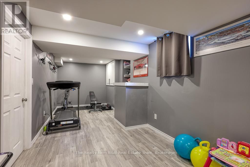 491 ALAN CRESCENT Image 33