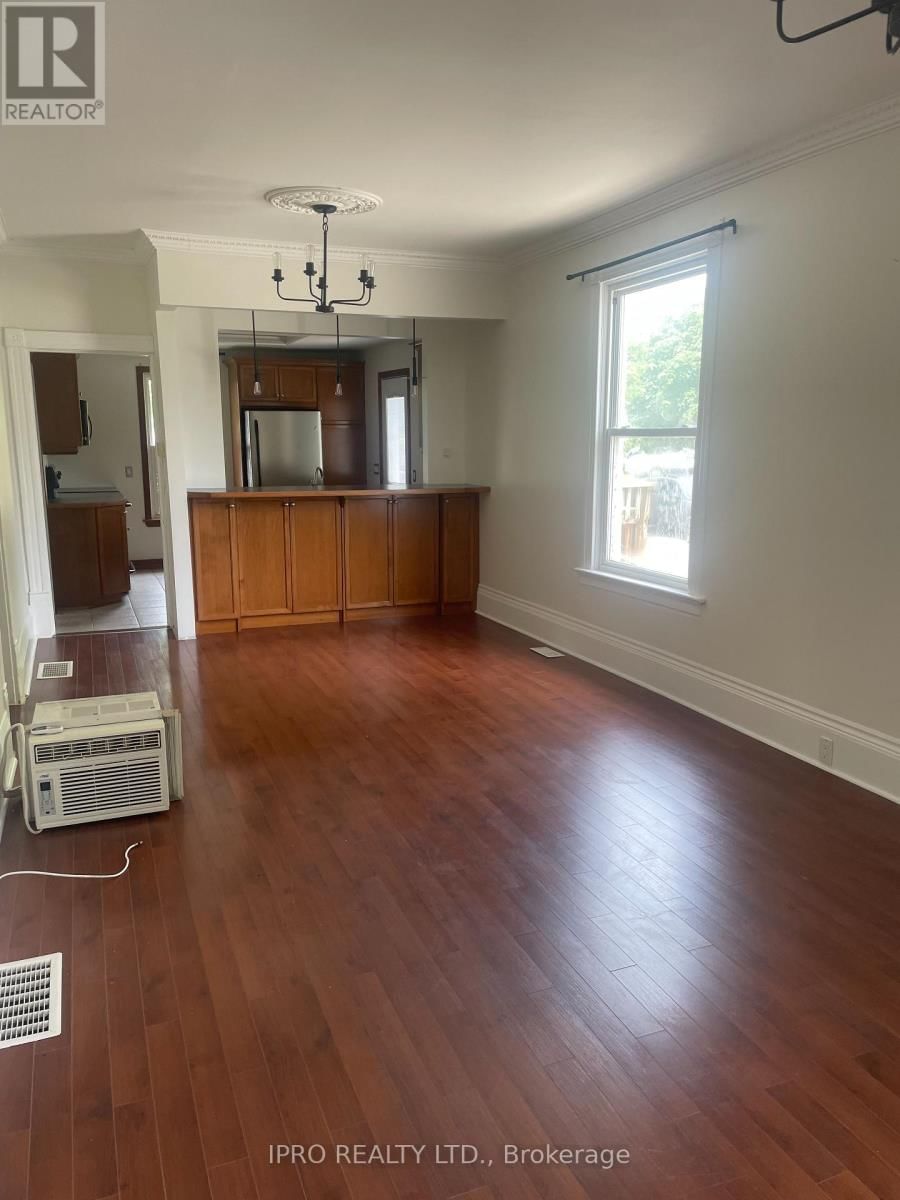 281 MITTON STREET NORTH Image 13