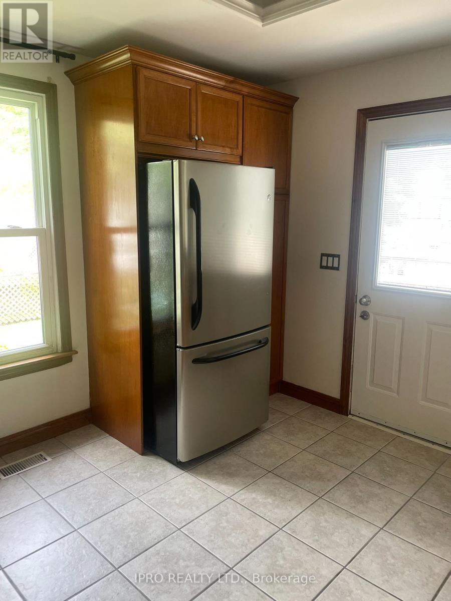 281 MITTON STREET NORTH Image 16