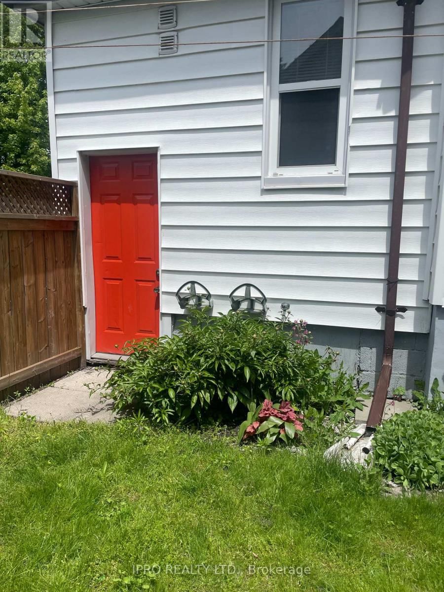 281 MITTON STREET NORTH Image 17