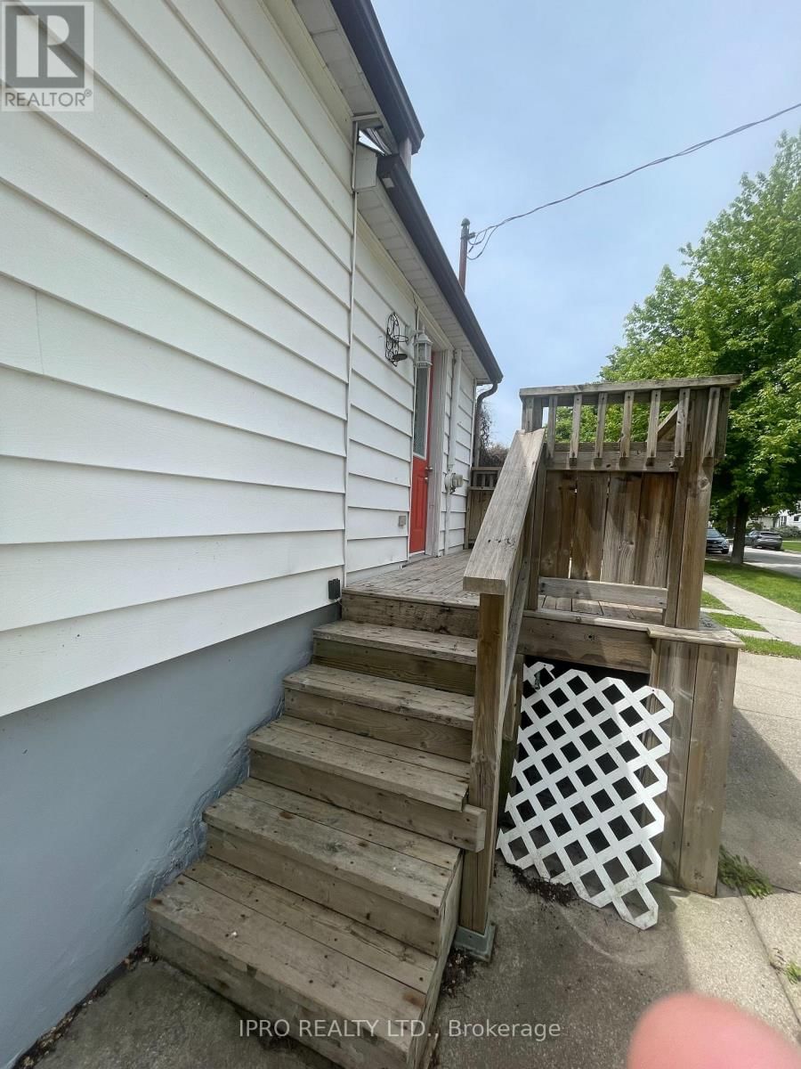 281 MITTON STREET NORTH Image 5