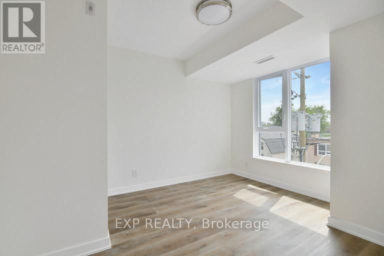 301 - 29 ROBINSON AVENUE Image 12