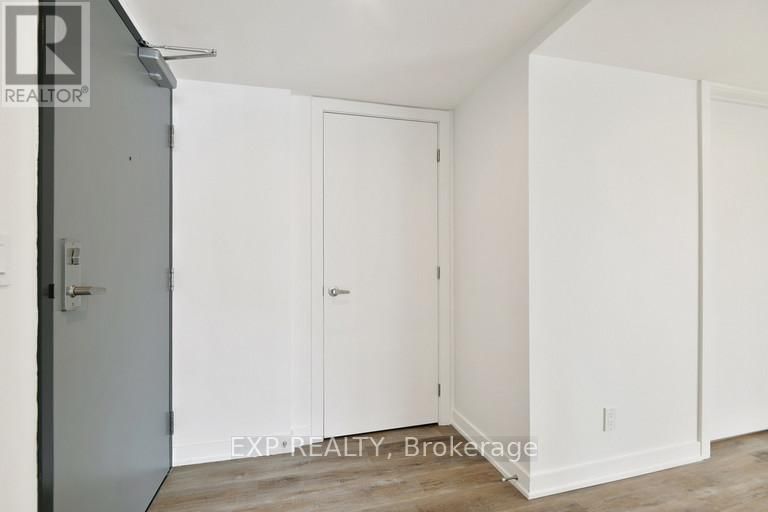 301 - 29 ROBINSON AVENUE Image 6