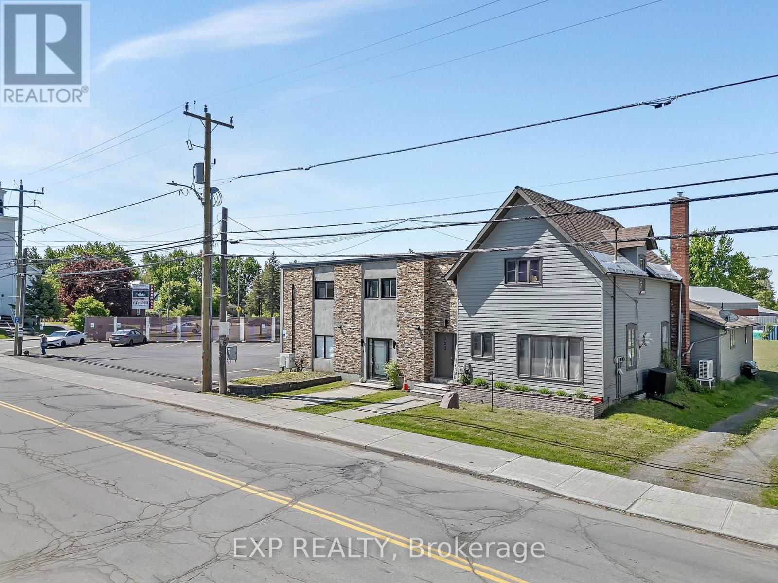6610 FOURTH LINE ROAD Image 1