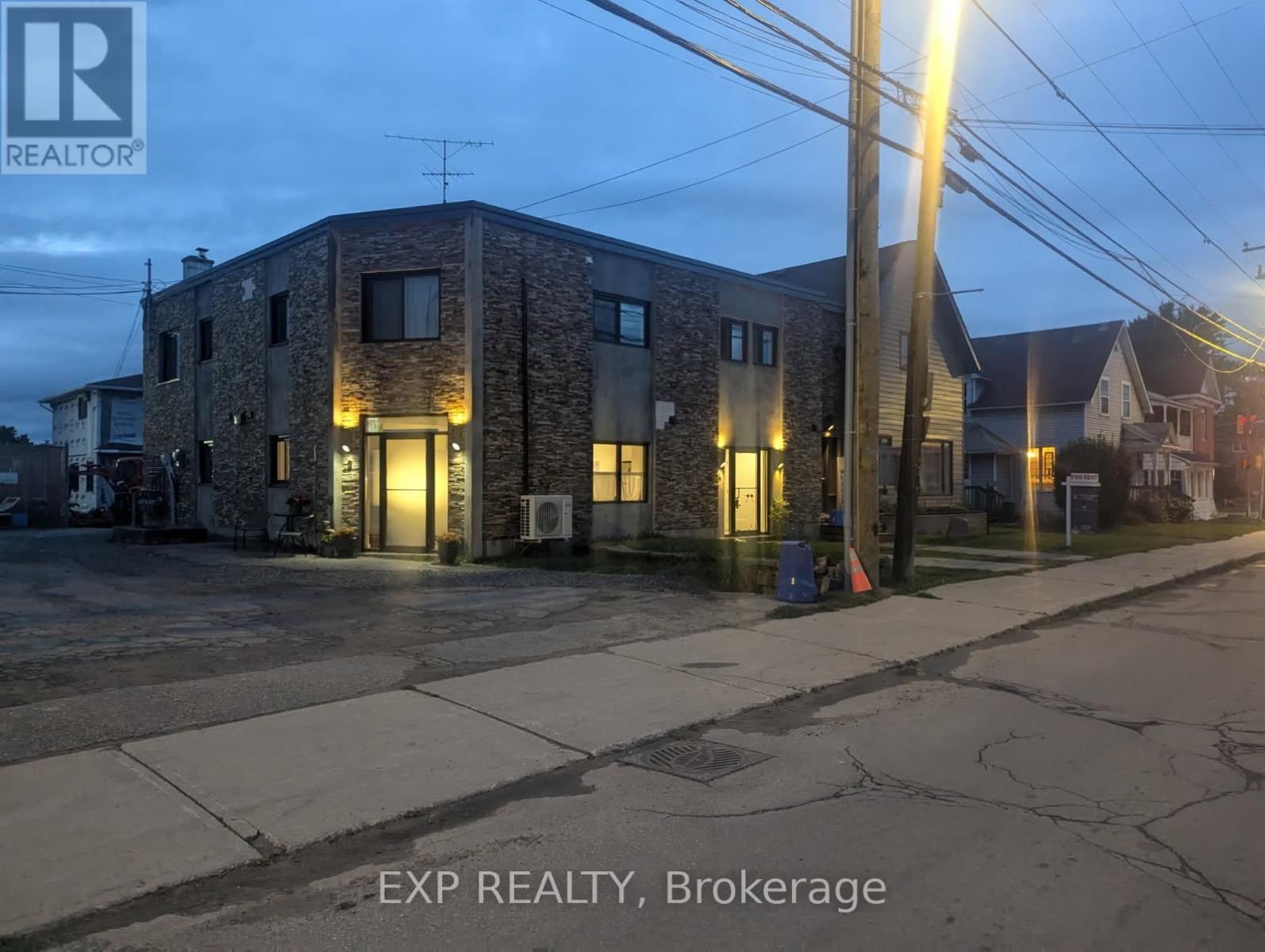6610 FOURTH LINE ROAD Image 24