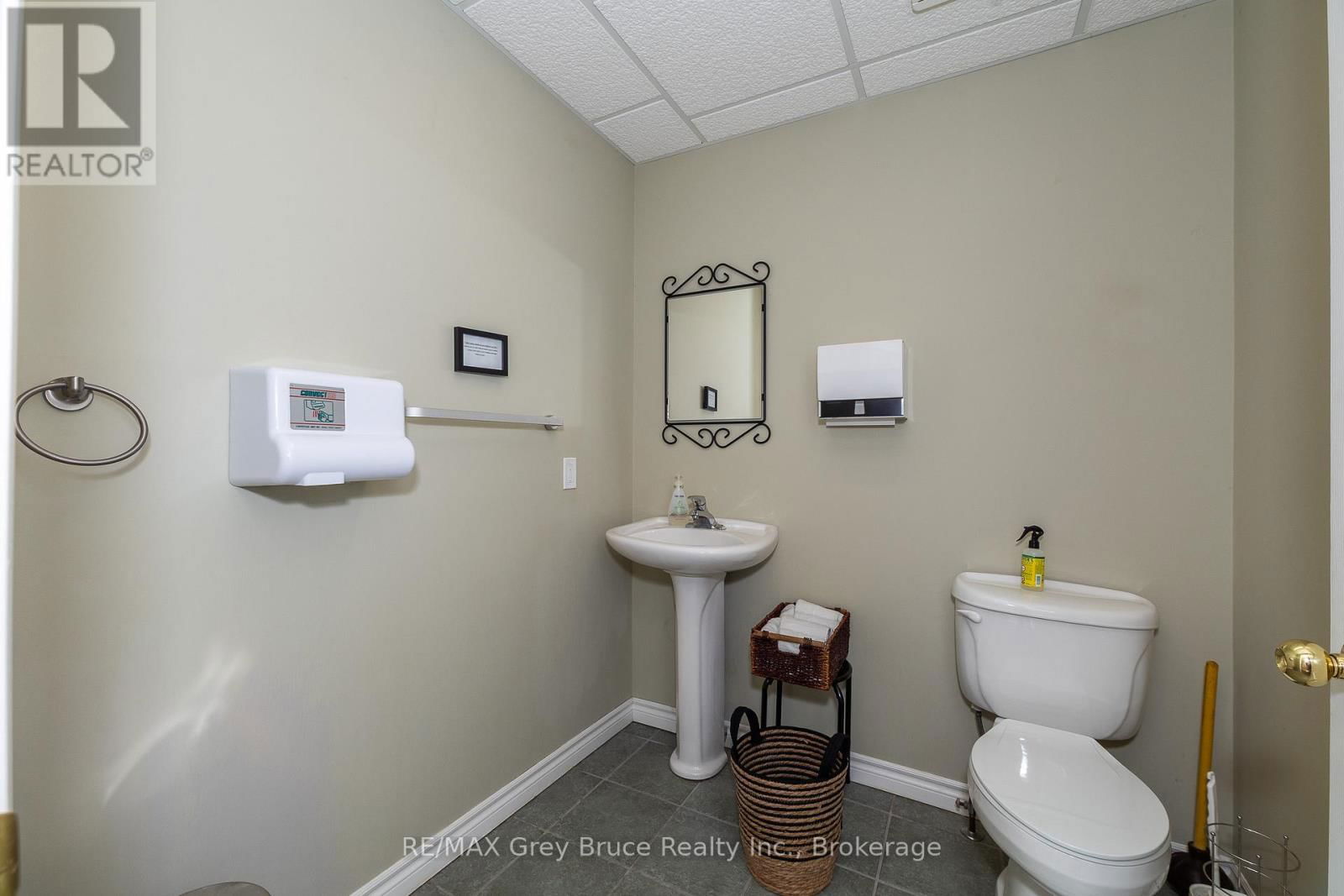 784 16TH STREET EAST Image 22