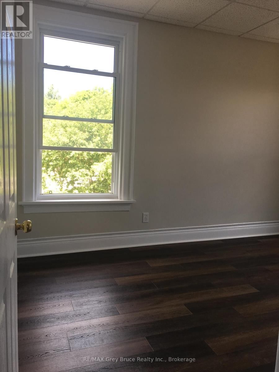 784 16TH STREET EAST Image 31