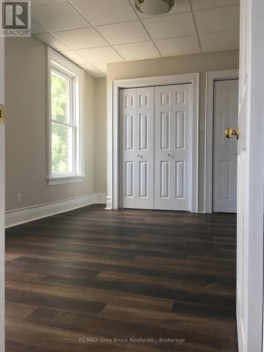 784 16TH STREET EAST Image 33