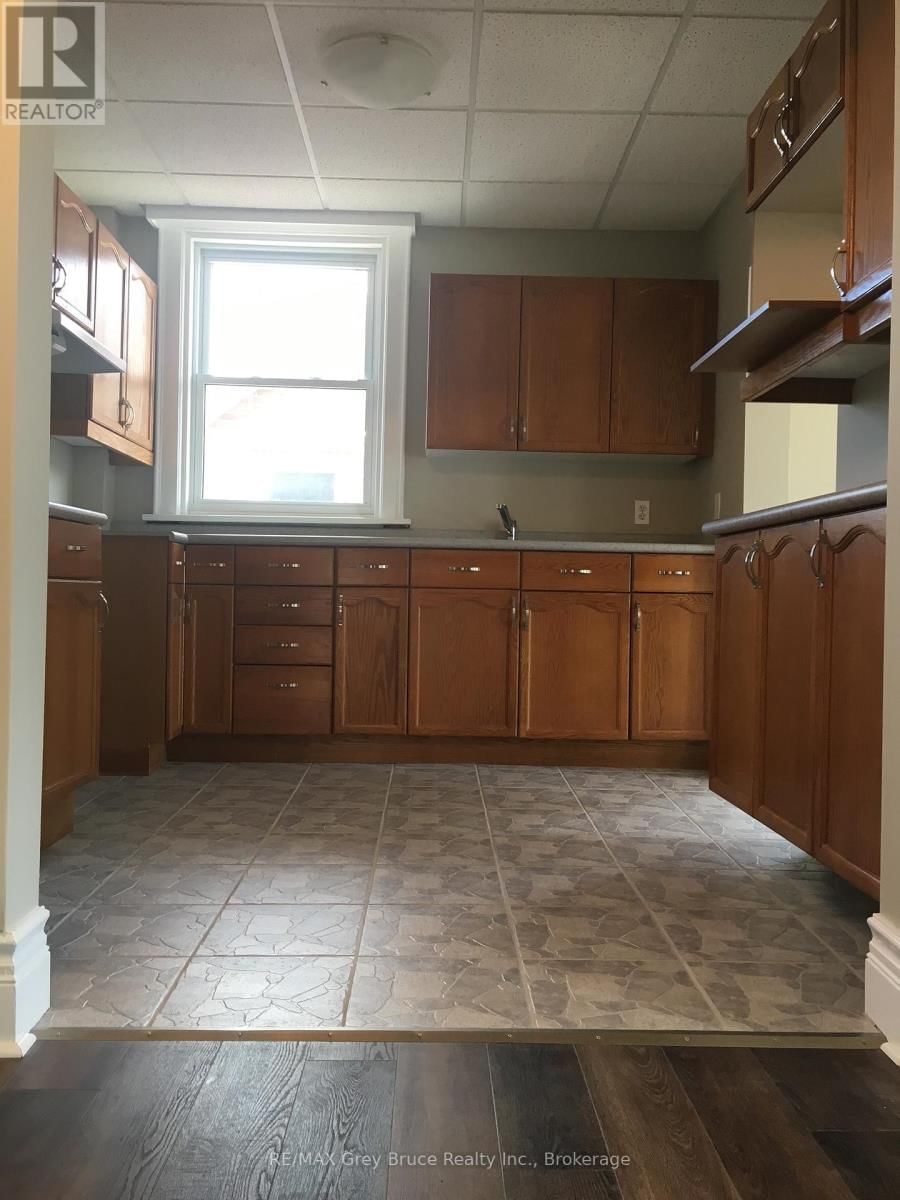 784 16TH STREET EAST Image 36