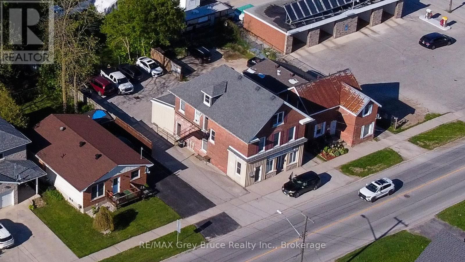 784 16TH STREET EAST Image 46