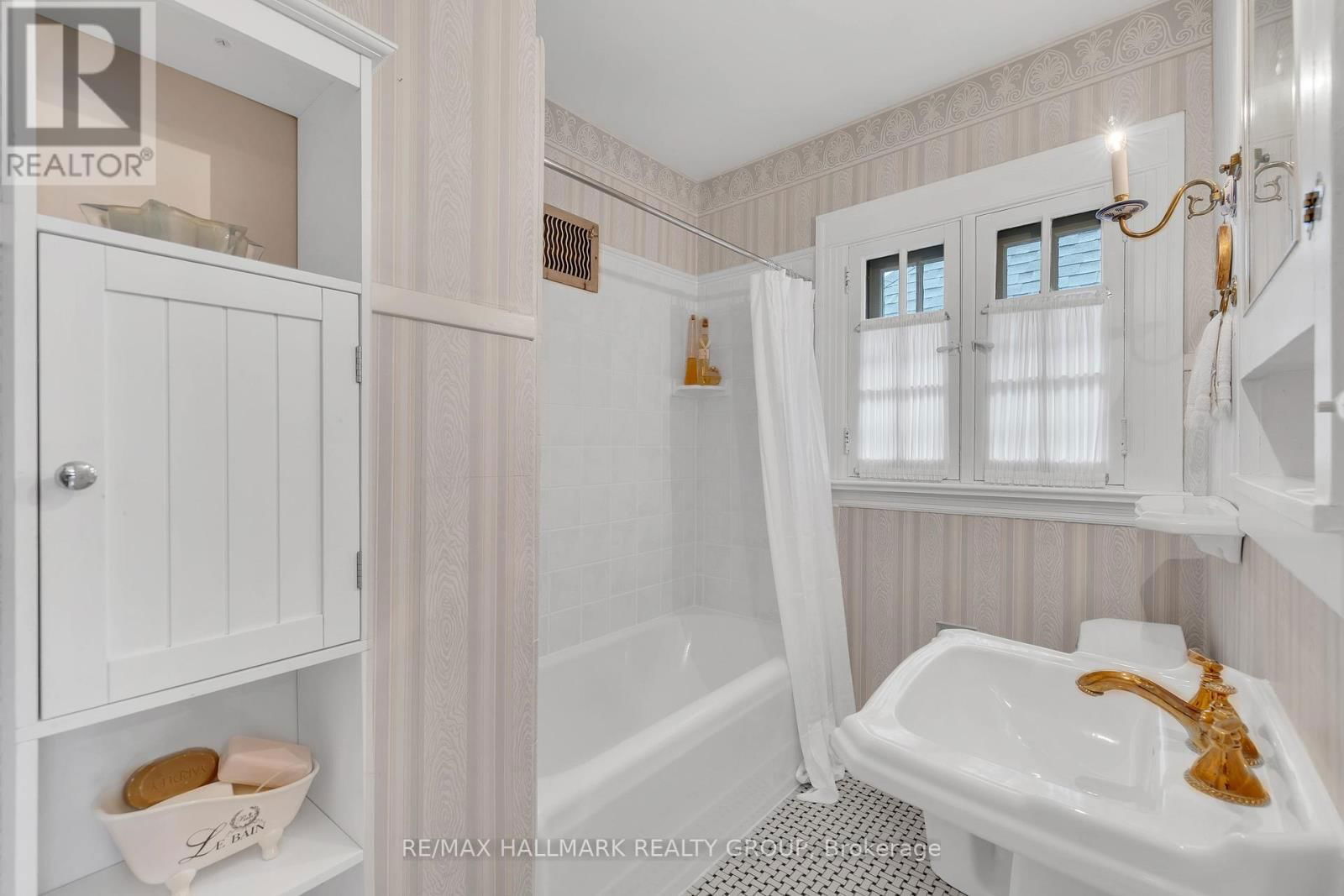 396 HURON AVENUE SOUTH Image 18