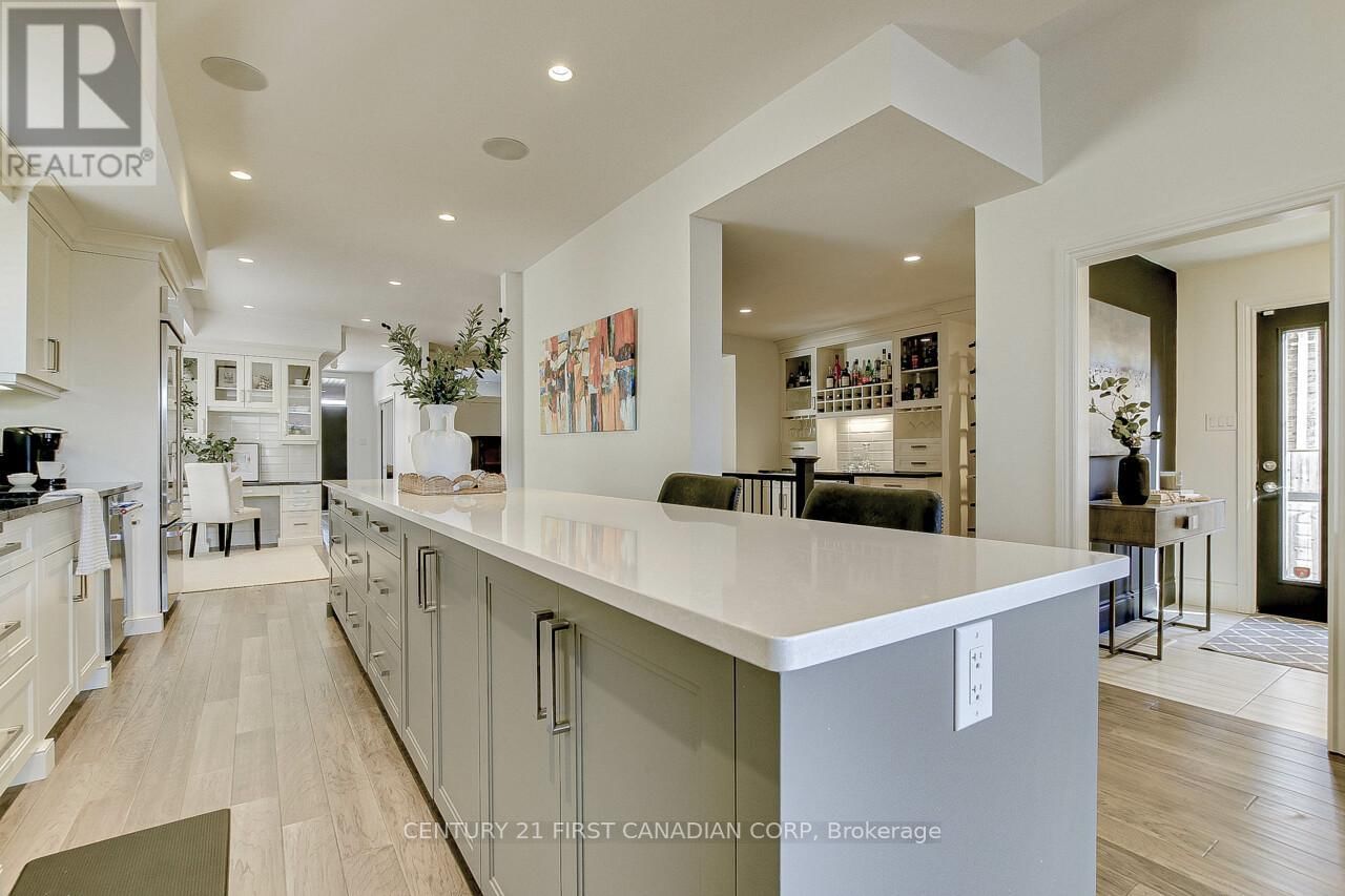 239 TECUMSEH AVENUE EAST Image 14