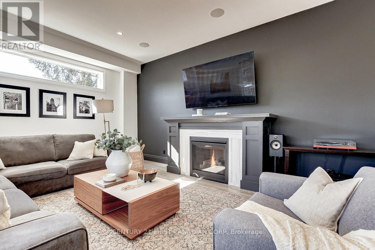 239 TECUMSEH AVENUE EAST Image 19