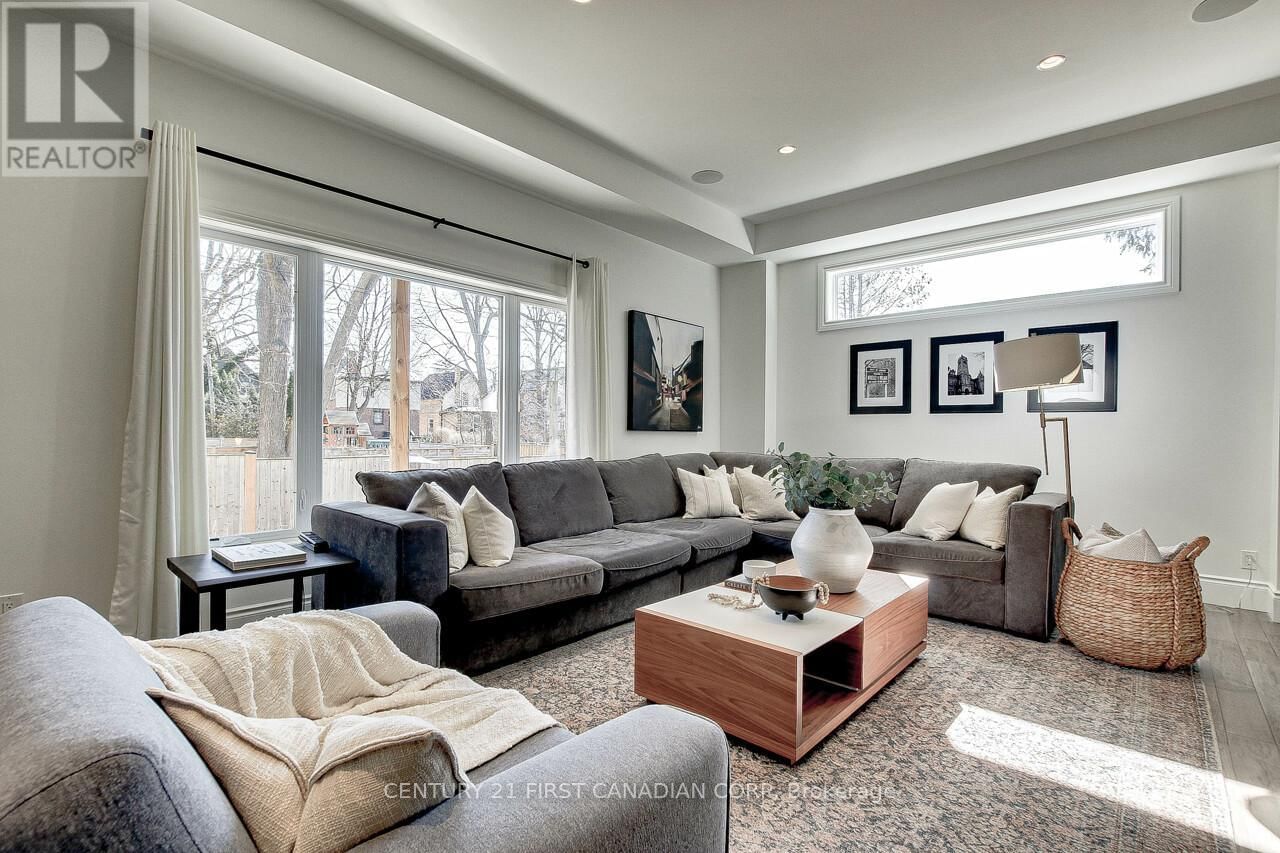 239 TECUMSEH AVENUE EAST Image 20