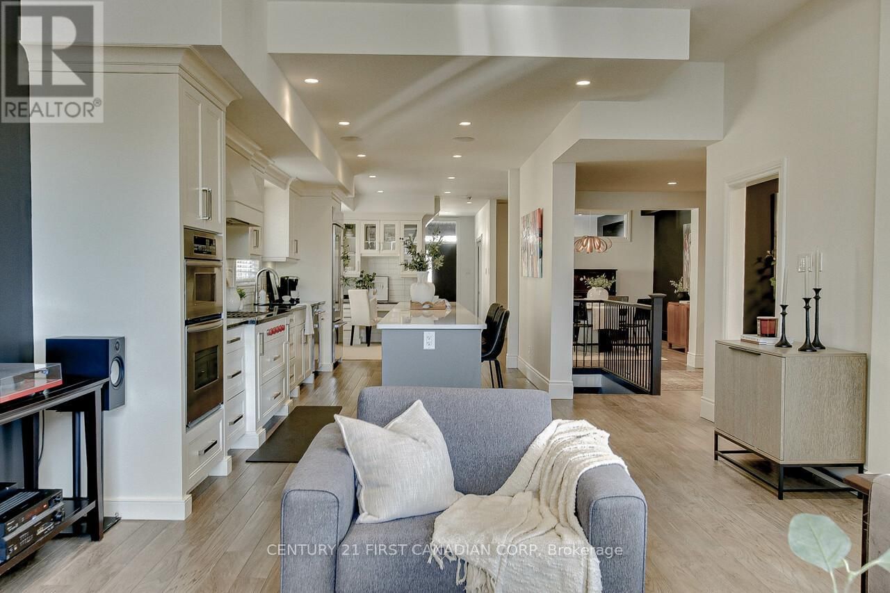 239 TECUMSEH AVENUE EAST Image 22