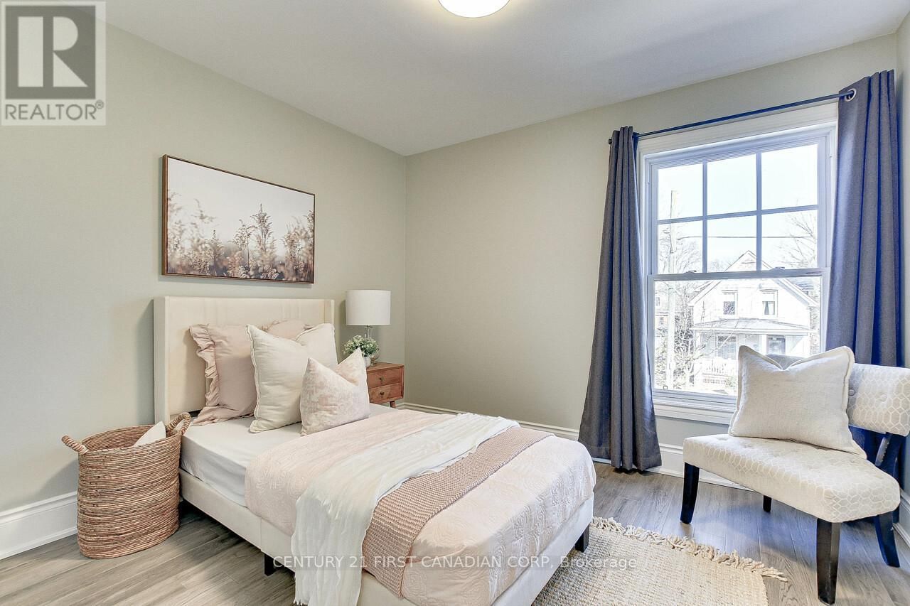 239 TECUMSEH AVENUE EAST Image 26