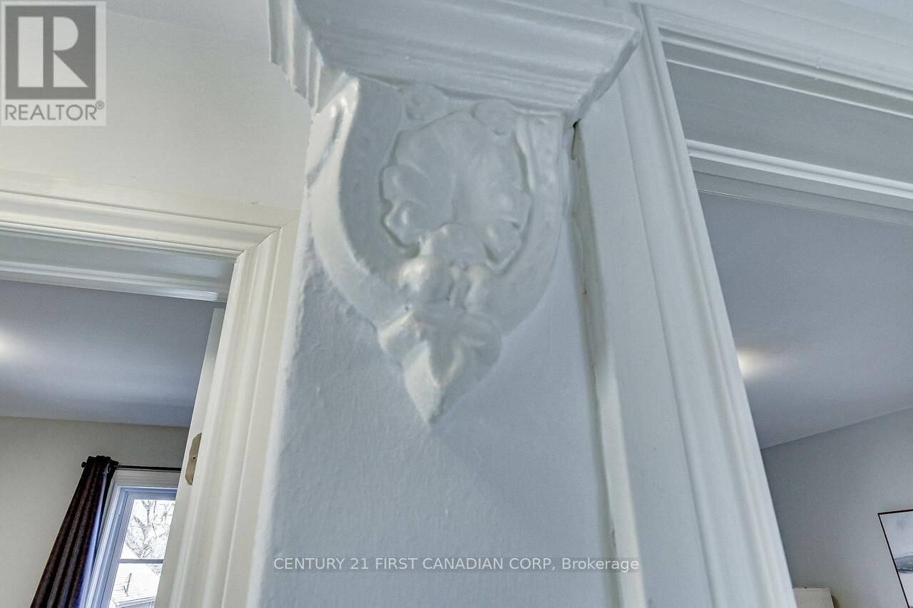 239 TECUMSEH AVENUE EAST Image 28
