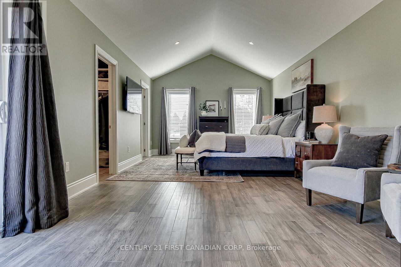 239 TECUMSEH AVENUE EAST Image 32