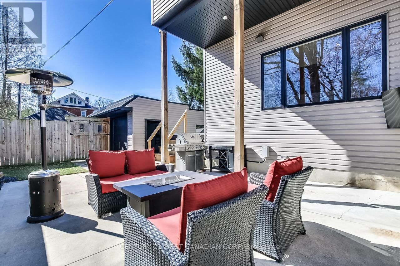 239 TECUMSEH AVENUE EAST Image 40