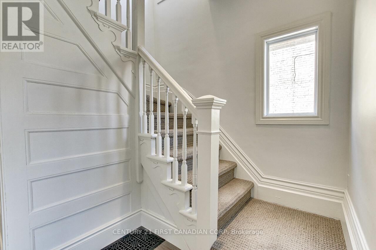 239 TECUMSEH AVENUE EAST Image 7