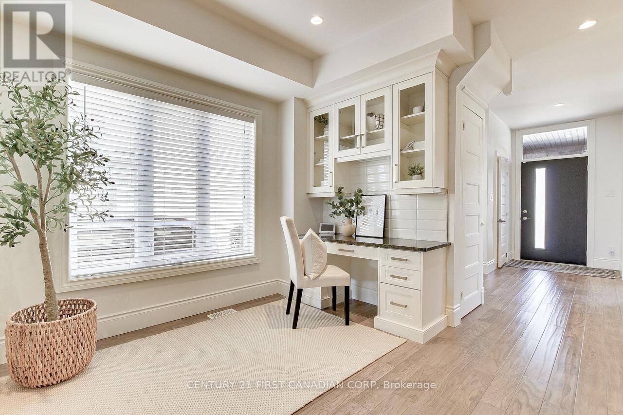 239 TECUMSEH AVENUE EAST Image 9
