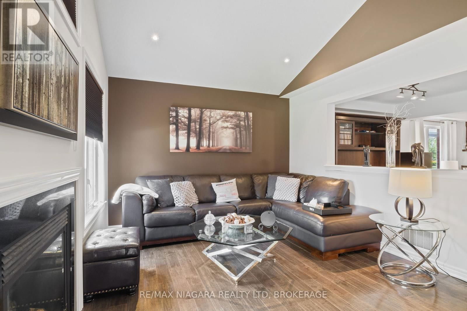 8809 KUDLAC STREET Image 10