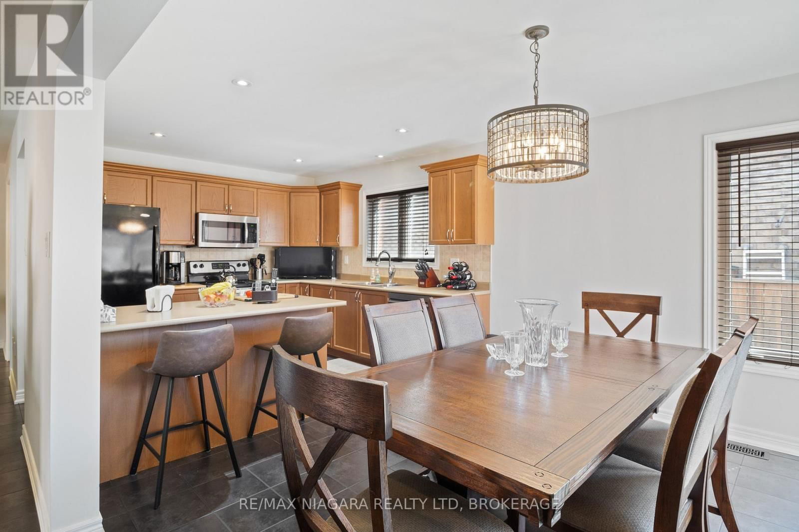 8809 KUDLAC STREET Image 13
