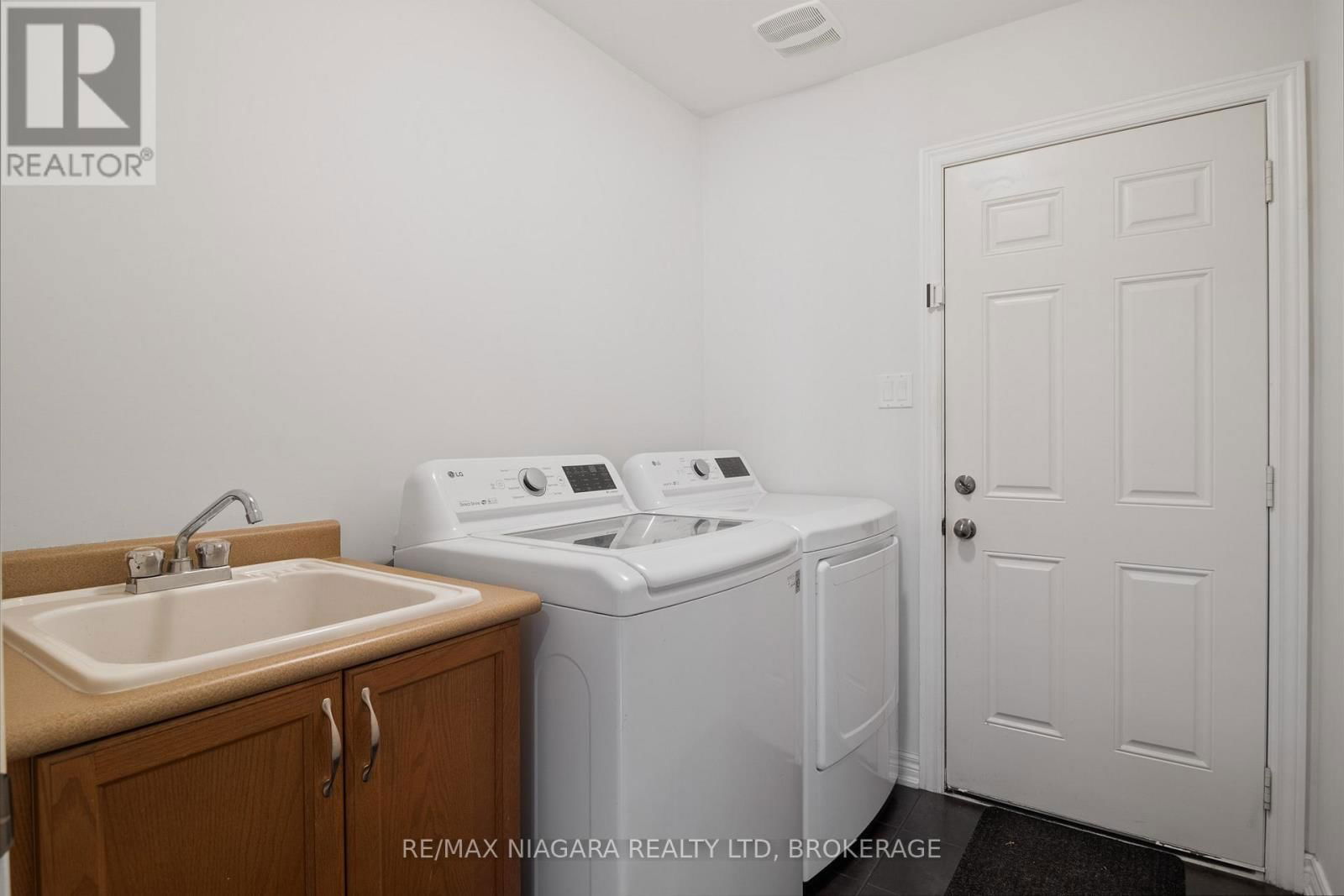 8809 KUDLAC STREET Image 17