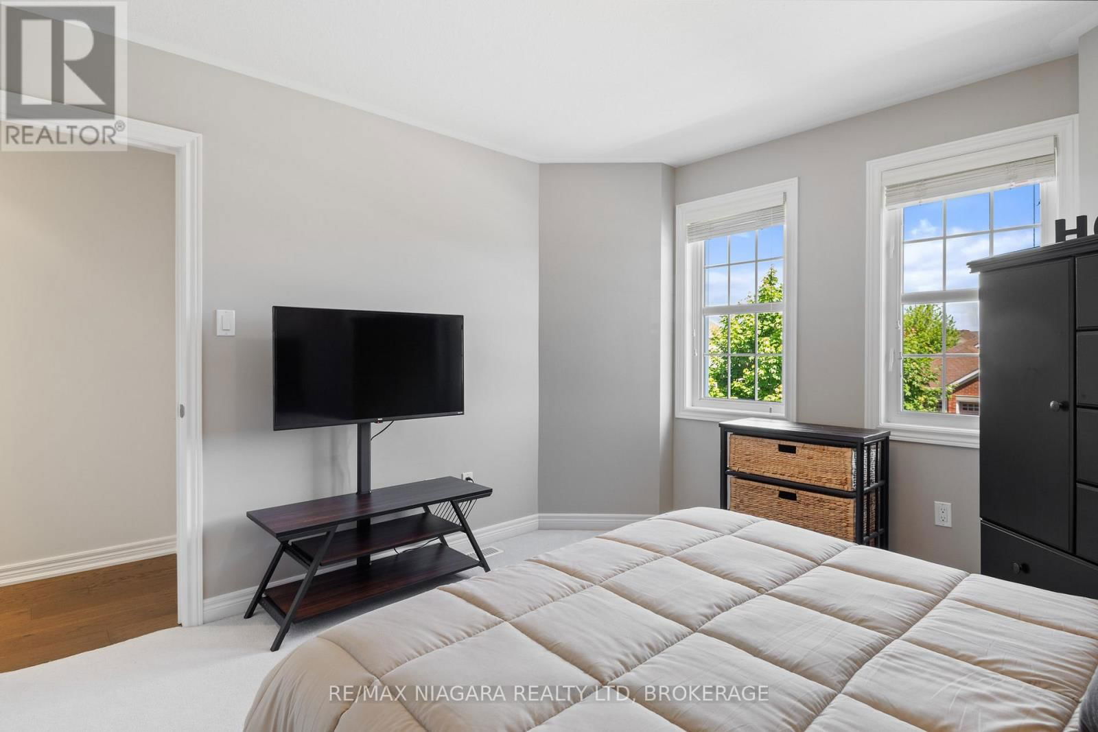 8809 KUDLAC STREET Image 26