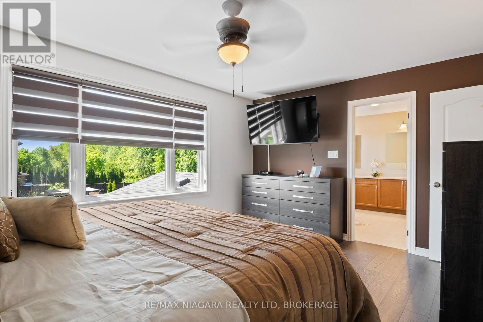 8809 KUDLAC STREET Image 32