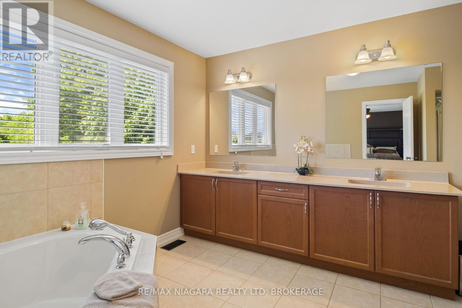 8809 KUDLAC STREET Image 33