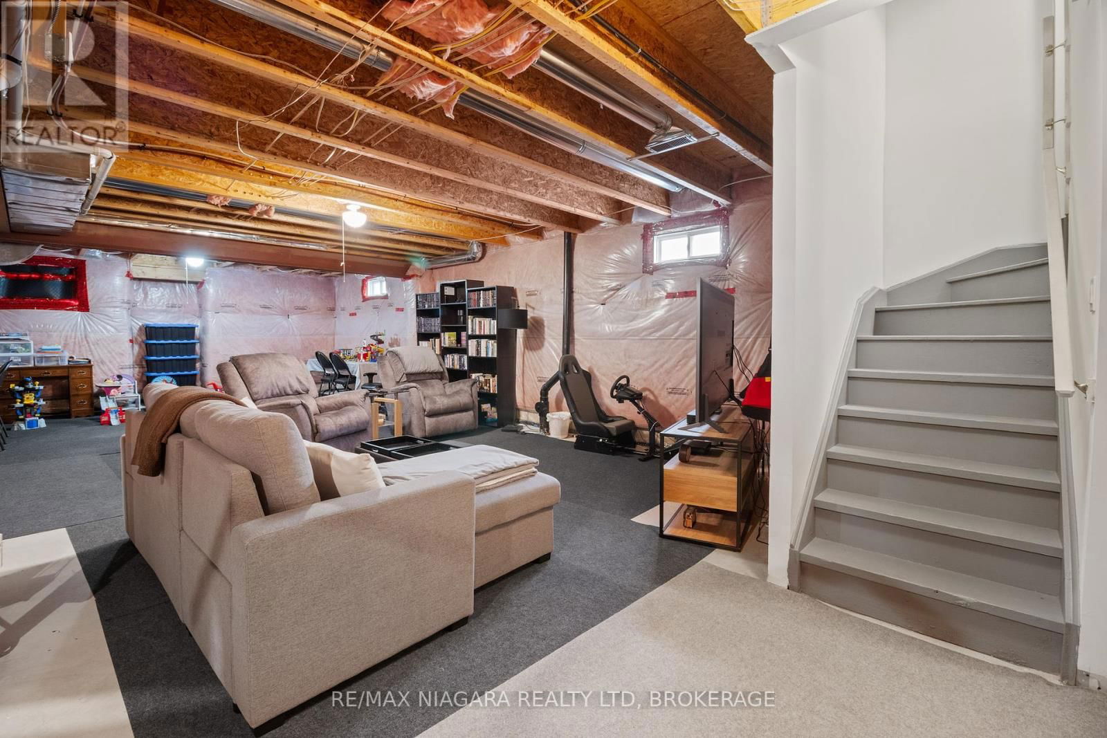 8809 KUDLAC STREET Image 37
