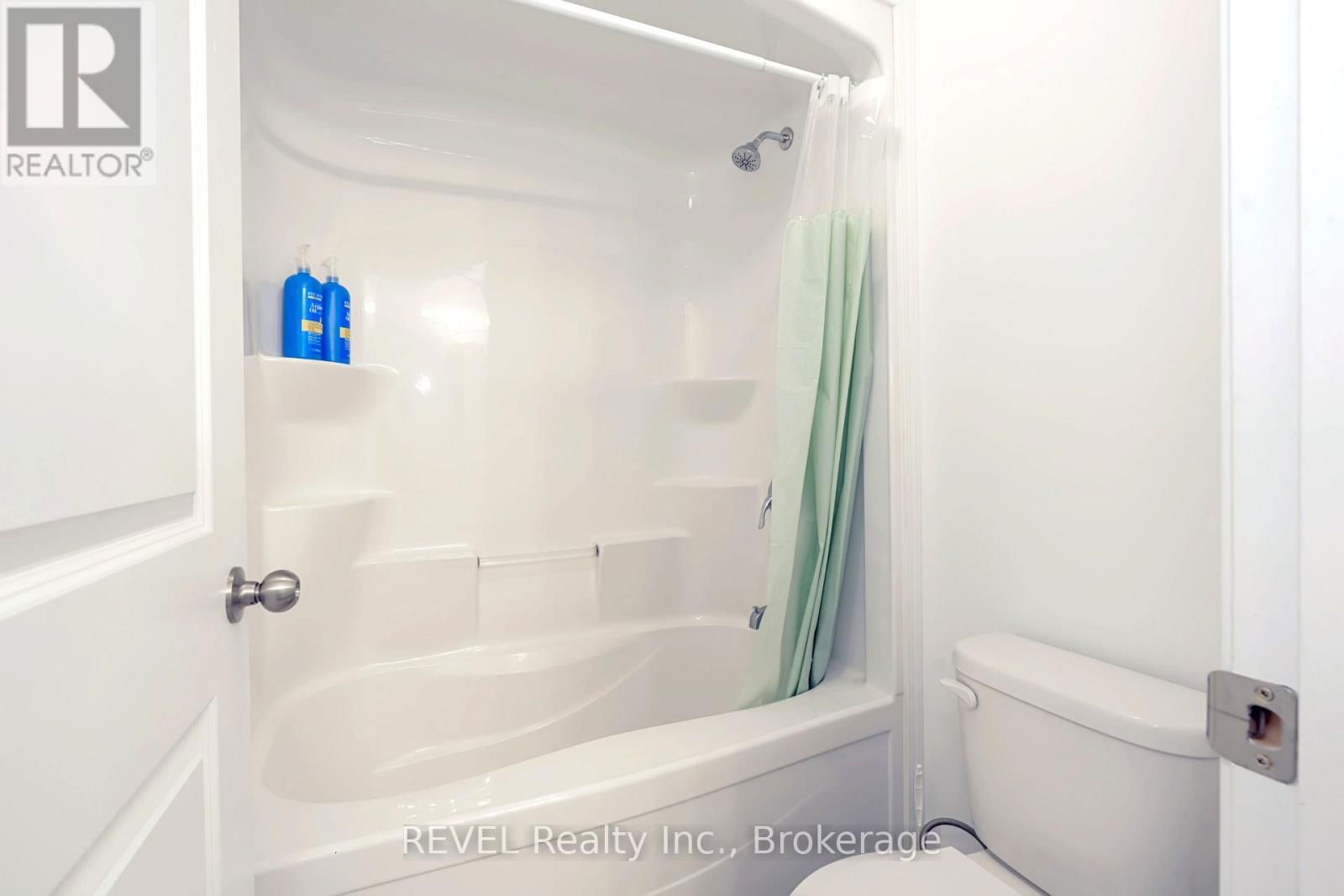 201 PILKINGTON STREET Image 25