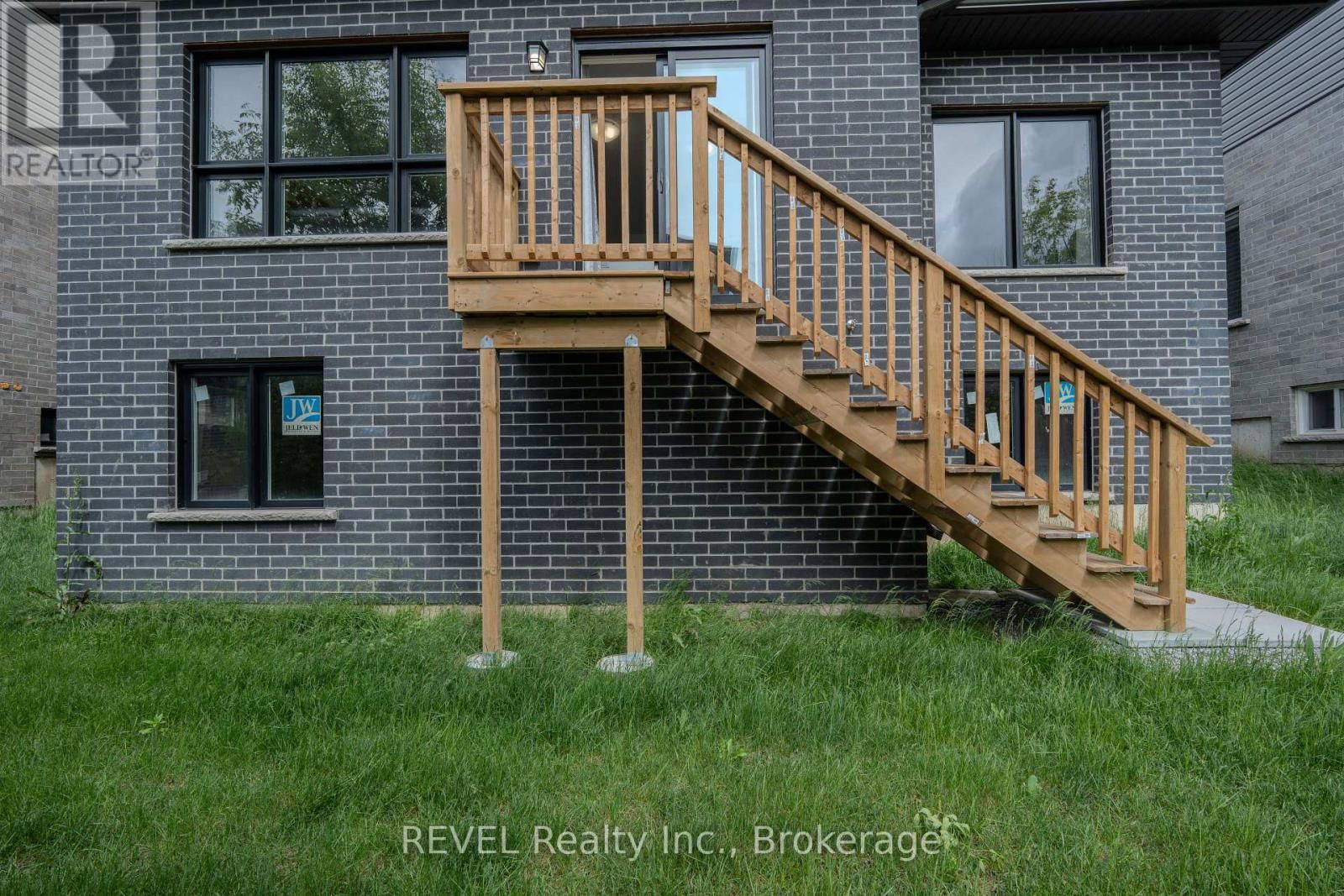 201 PILKINGTON STREET Image 30