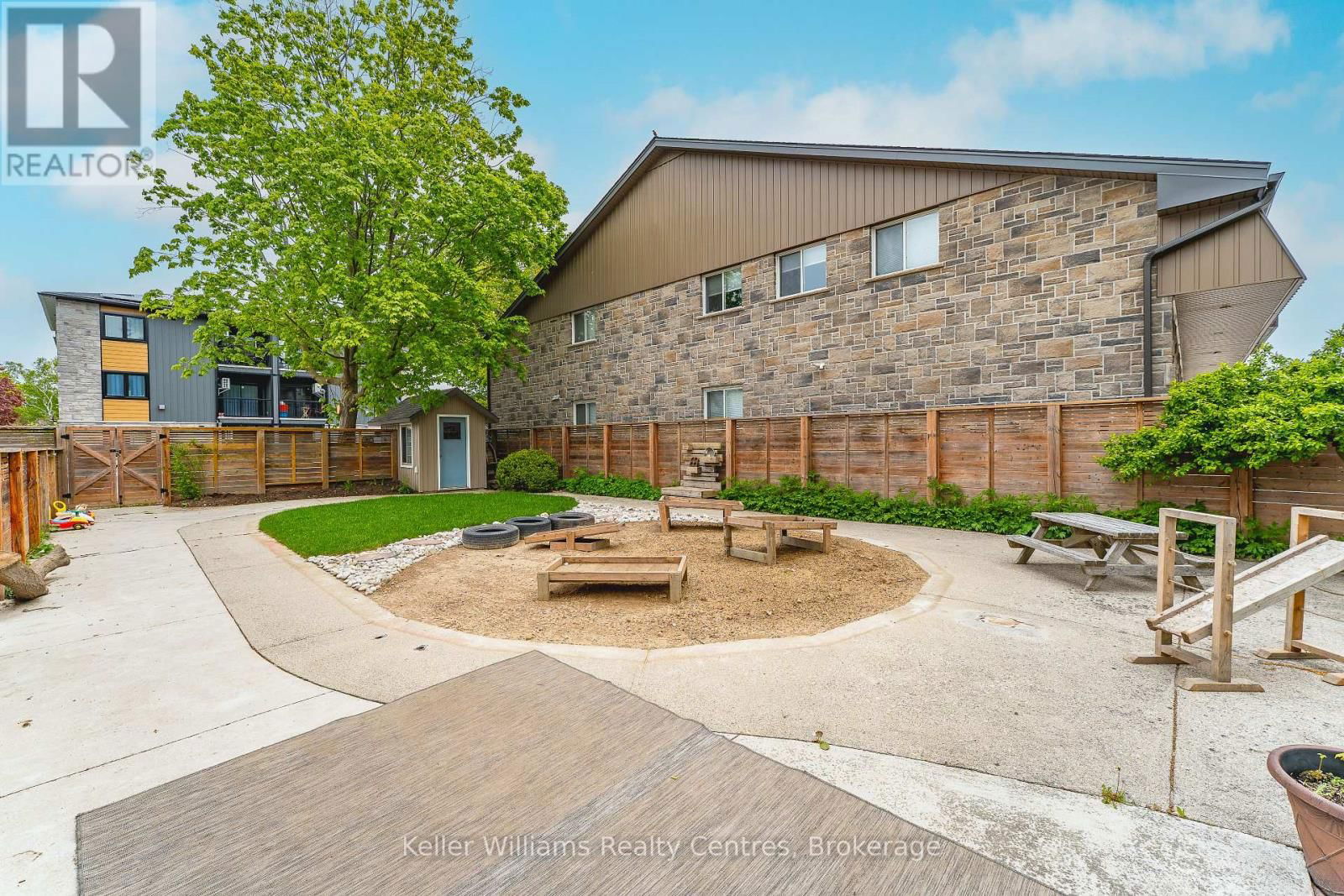 569 CATHERINE STREET Image 11